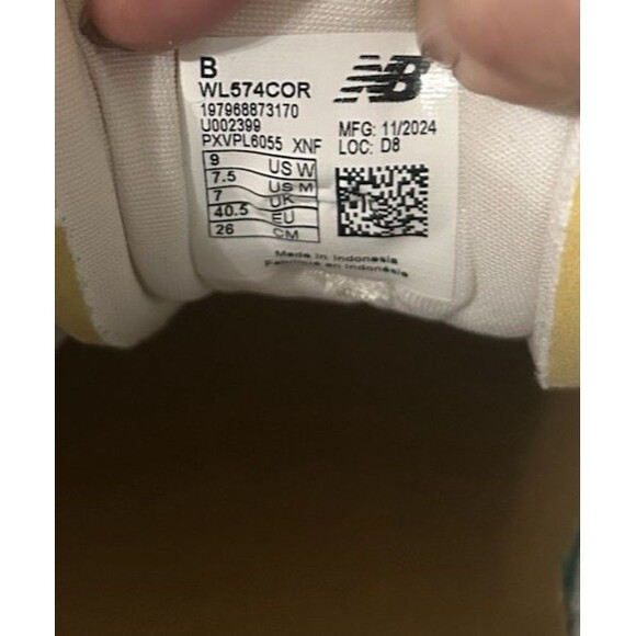 New Balance 574 Womens Size 9B Suede Mesh Gray Orange Sneaker Shoes WL574COR - Picture 10 of 10